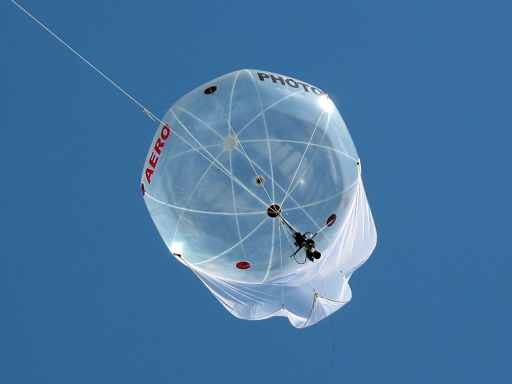 balloon-aerial-photography-system-for-compact-cameras-in-flight